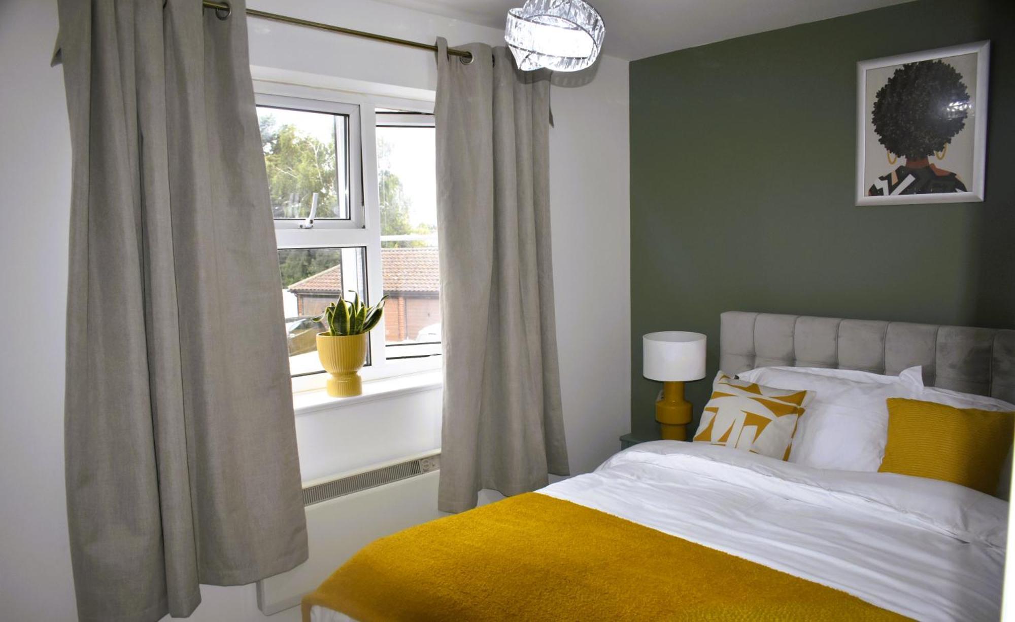 Luxury 2 Bed House With 3 Beds,3 Free Parking Lot In Dartford Near Town Centre, Adjacent Bus Stop, Train Station, Bluewater Mall, 25Mins To London City Airport,20 Miles From Central London Bagian luar foto