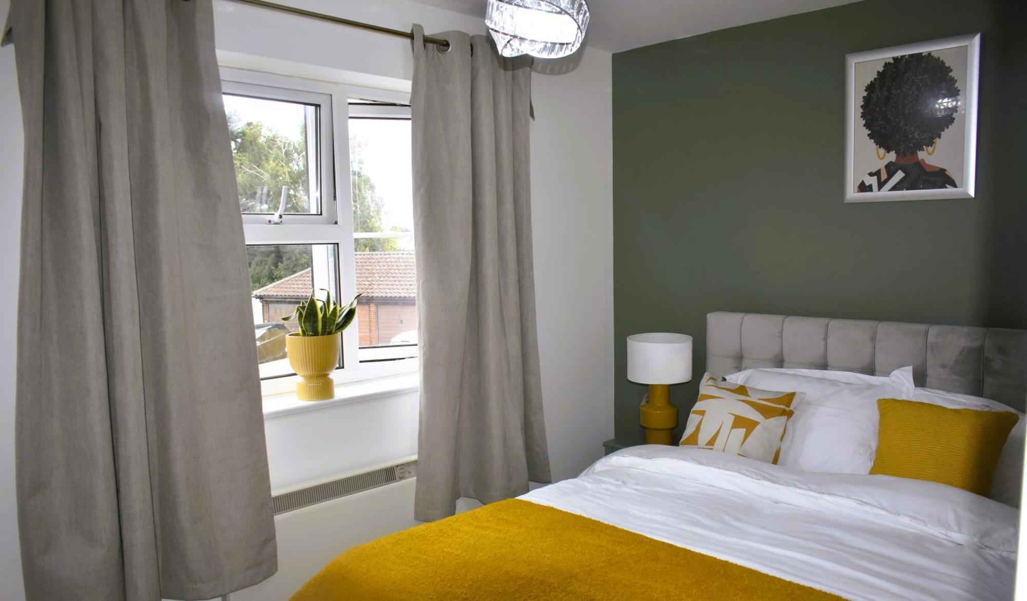 Luxury 2 Bed House With 3 Beds,3 Free Parking Lot In Dartford Near Town Centre, Adjacent Bus Stop, Train Station, Bluewater Mall, 25Mins To London City Airport,20 Miles From Central London Bagian luar foto
