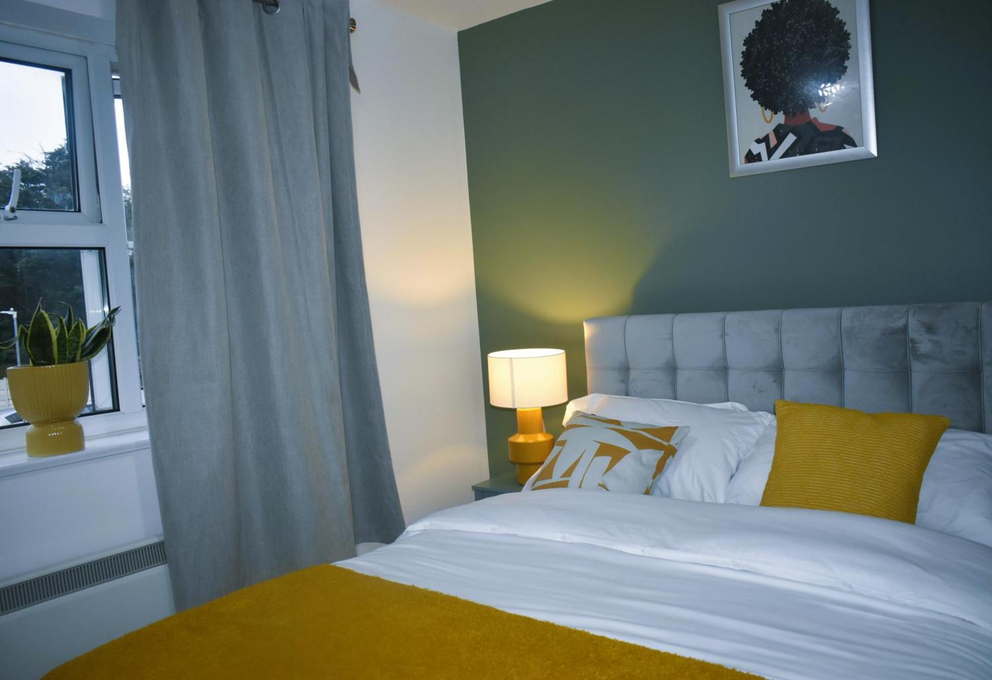 Luxury 2 Bed House With 3 Beds,3 Free Parking Lot In Dartford Near Town Centre, Adjacent Bus Stop, Train Station, Bluewater Mall, 25Mins To London City Airport,20 Miles From Central London Bagian luar foto