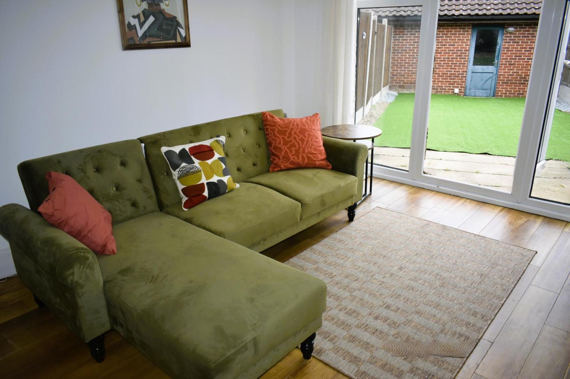 Luxury 2 Bed House With 3 Beds,3 Free Parking Lot In Dartford Near Town Centre, Adjacent Bus Stop, Train Station, Bluewater Mall, 25Mins To London City Airport,20 Miles From Central London Bagian luar foto