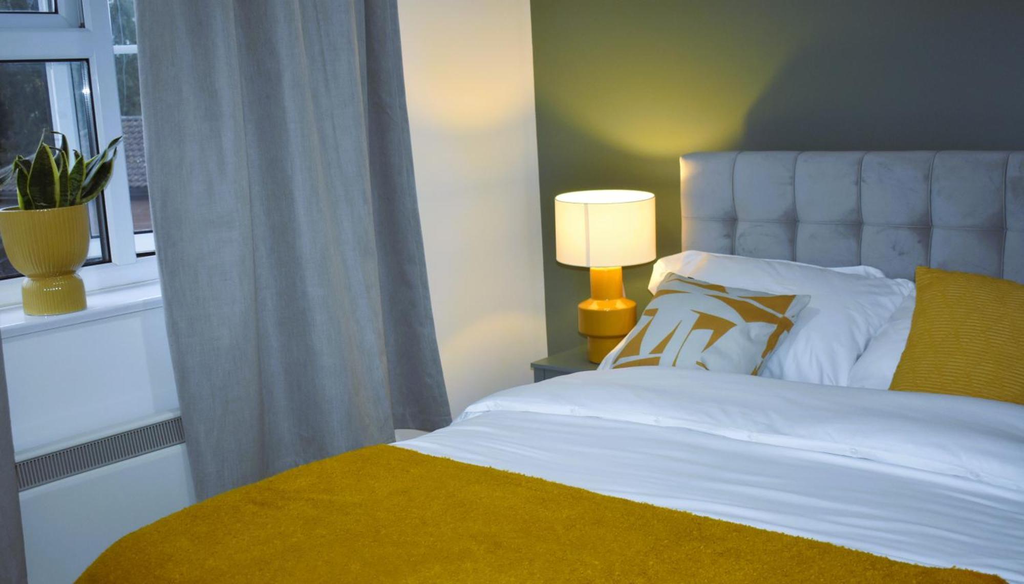 Luxury 2 Bed House With 3 Beds,3 Free Parking Lot In Dartford Near Town Centre, Adjacent Bus Stop, Train Station, Bluewater Mall, 25Mins To London City Airport,20 Miles From Central London Bagian luar foto