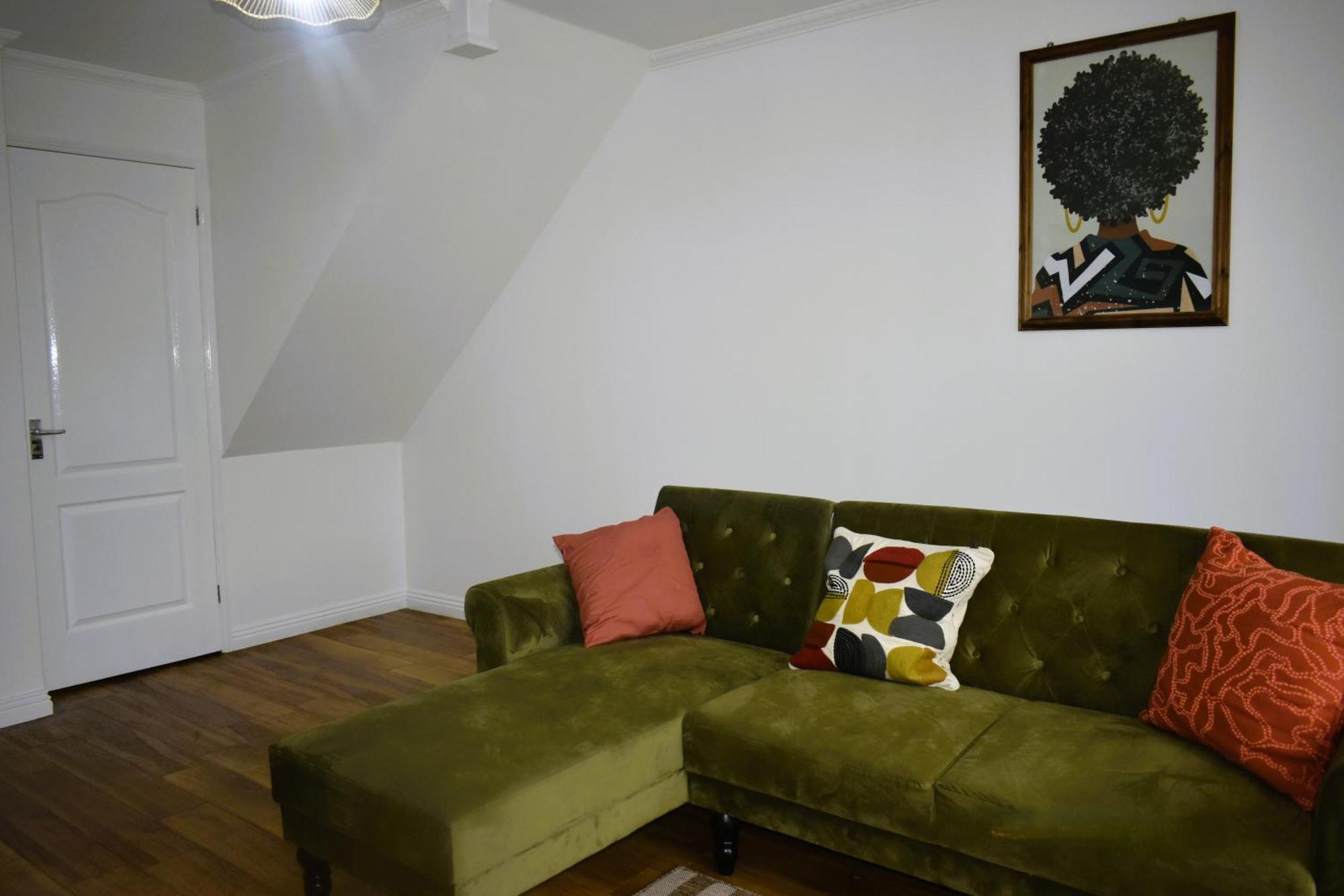 Luxury 2 Bed House With 3 Beds,3 Free Parking Lot In Dartford Near Town Centre, Adjacent Bus Stop, Train Station, Bluewater Mall, 25Mins To London City Airport,20 Miles From Central London Bagian luar foto