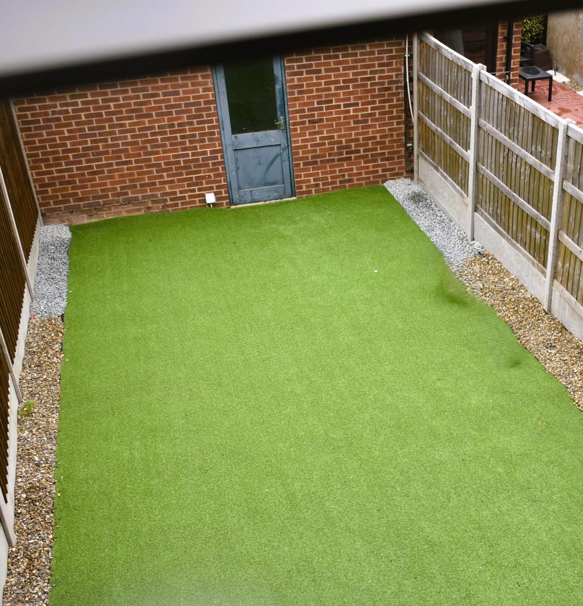 Luxury 2 Bed House With 3 Beds,3 Free Parking Lot In Dartford Near Town Centre, Adjacent Bus Stop, Train Station, Bluewater Mall, 25Mins To London City Airport,20 Miles From Central London Bagian luar foto